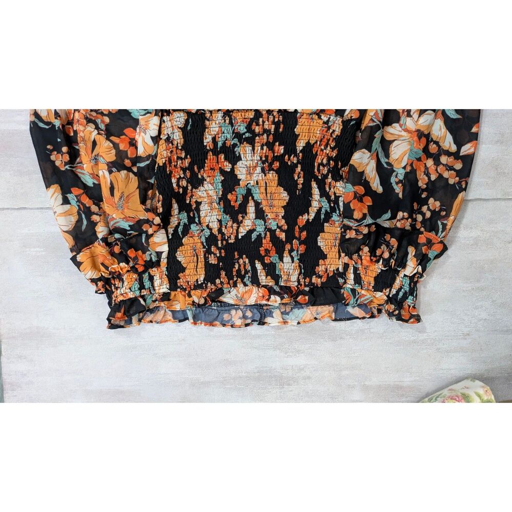 Off Shoulder Roushced Long Sleeve Crop Top sz. M - Picture 6 of 7